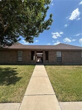 Building Photo - 809 W Los Tesoros Dr
