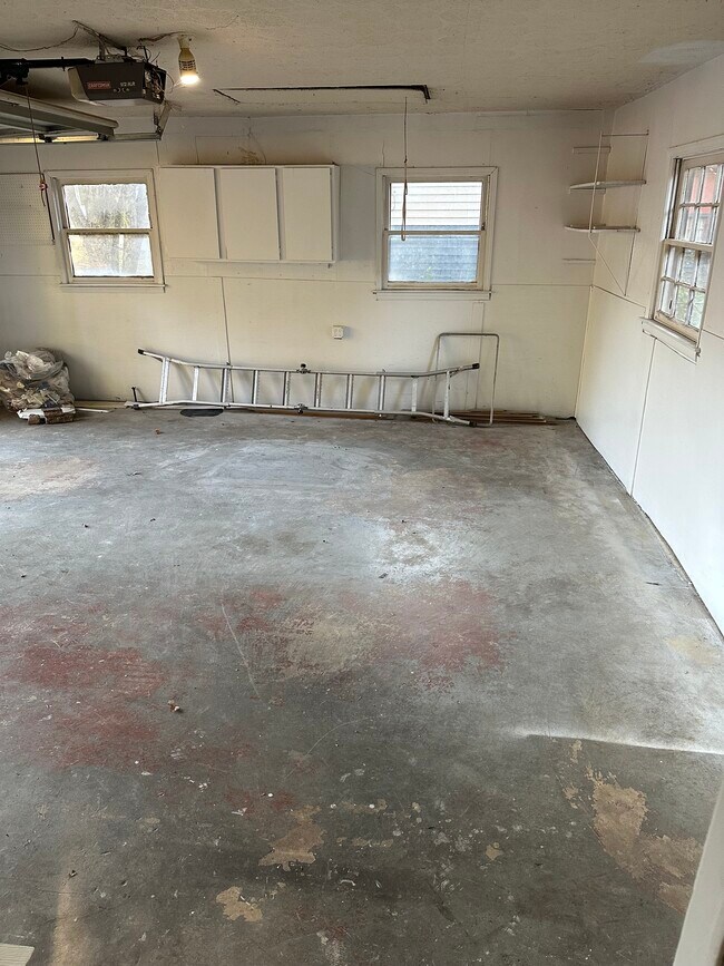 Garaje principal 1 - 2848 Rex Rd