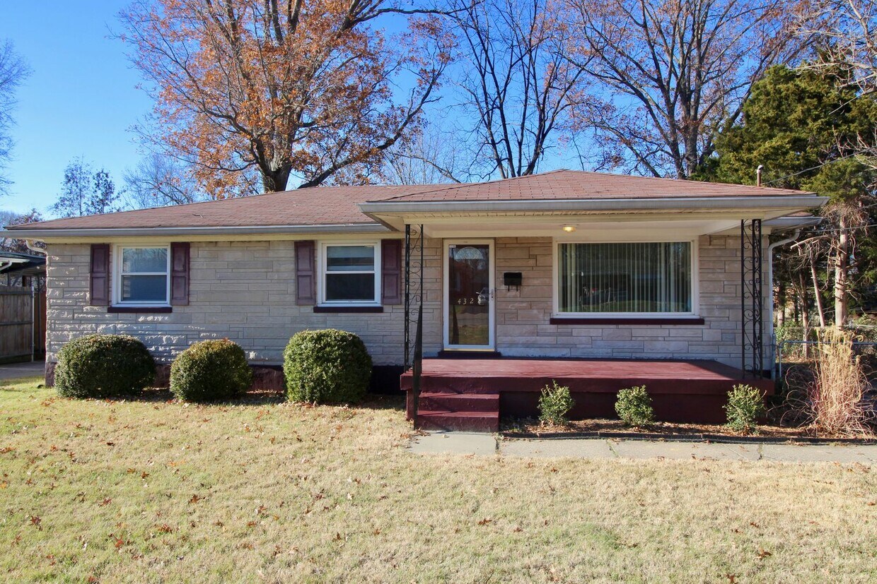 Primary Photo - Super 3-brm stone ranch with basement in e...