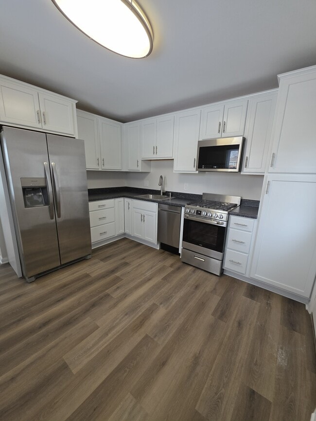 Foto del edificio - 11817 W North Ave