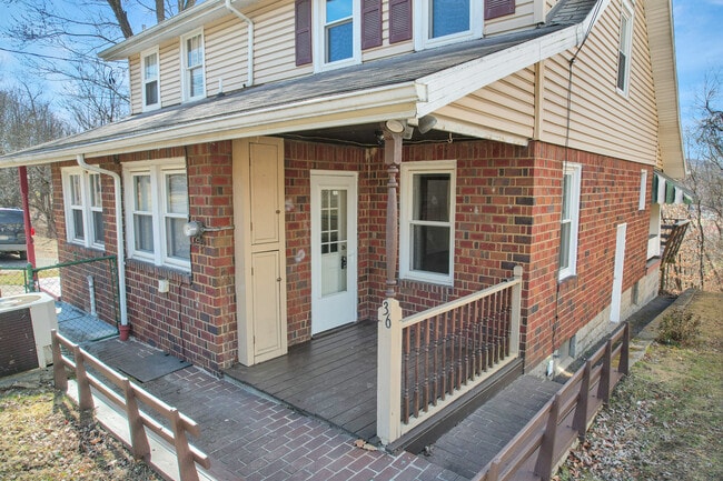 Building Photo - 36 Hawthorne Ave