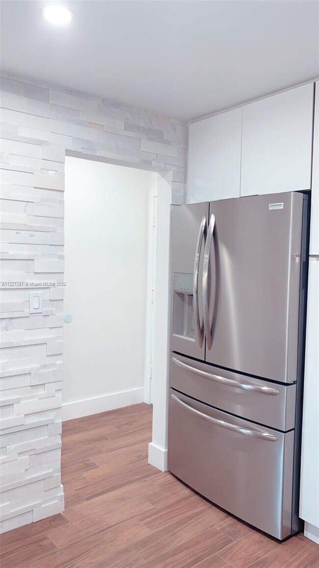 Foto del edificio - 9641 SW 77th Ave