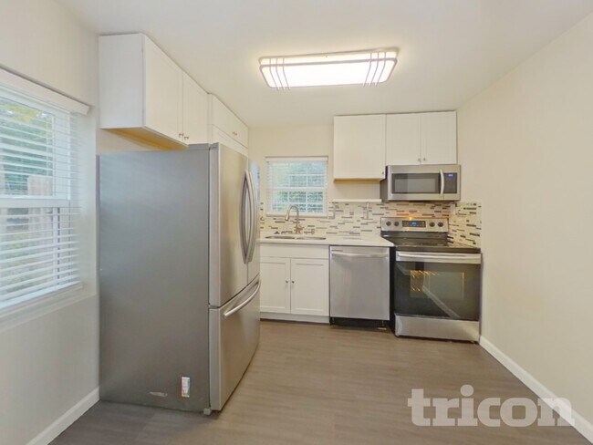 Foto del edificio - 4223 Dinglewood Ave