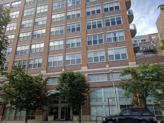 Building Photo - 933 W Van Buren St