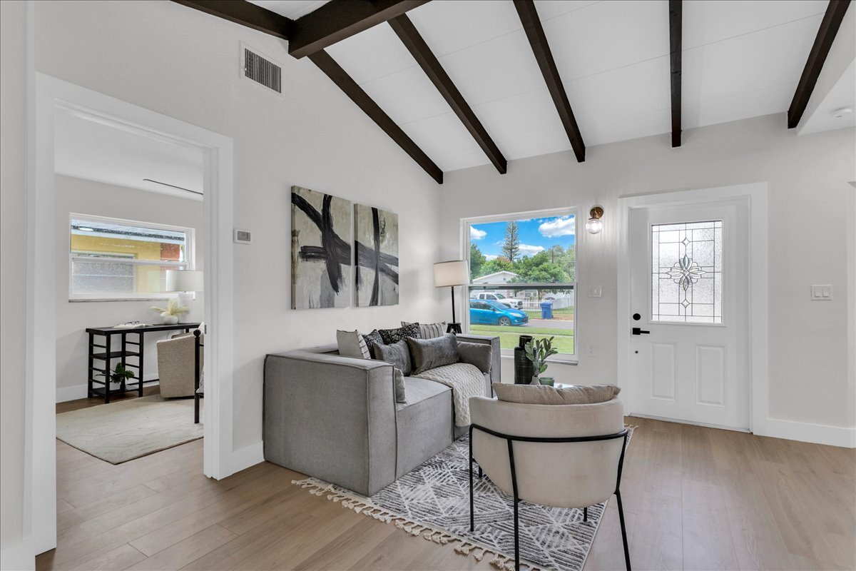 Foto principal - 766 71st Ave N