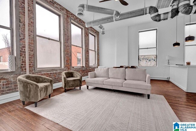 Building Photo - 2119 1st Ave N