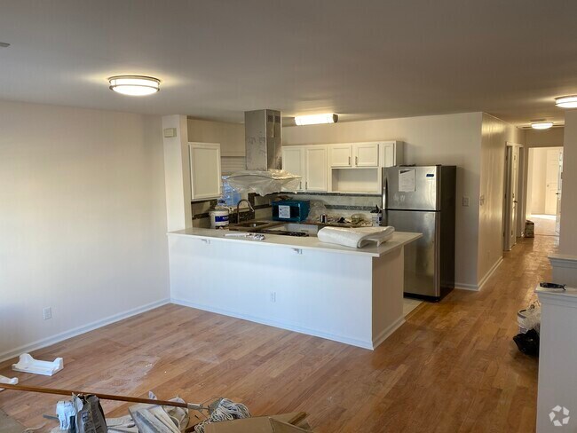 Building Photo - 66 Summer Ave