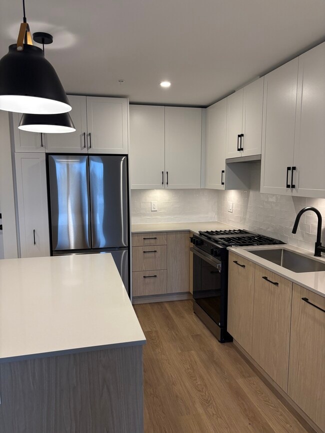 Building Photo - 27215 Aldergrove Town Centre Dr