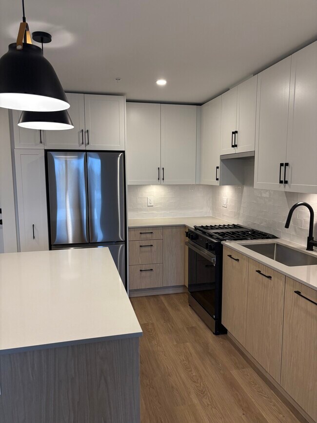 Photo du bâtiment - 27215 Aldergrove Town Centre Dr