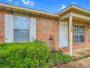 Building Photo - 3359 Green Briar Cir