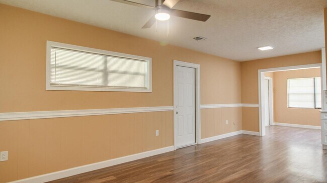 Foto del edificio - 2211 Marcia Dr