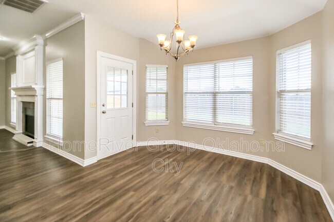 Building Photo - 405 N Shannon Way
