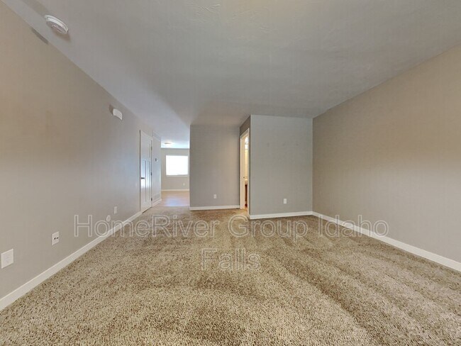 Building Photo - 3336 Blaze Dr