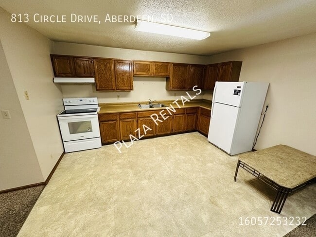 Building Photo - 10 9th Ave SW