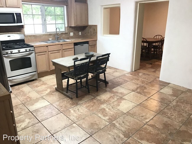 Building Photo - 2 br, 2 bath House - 10123 Edith Blvd NE