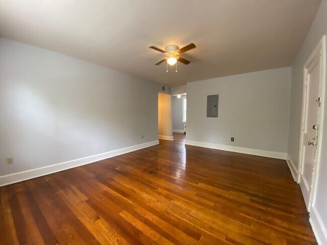 Foto del edificio - 1320 Kenmore Ave