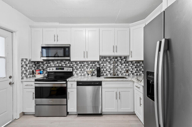 Building Photo - 3200 N Palm Aire Dr
