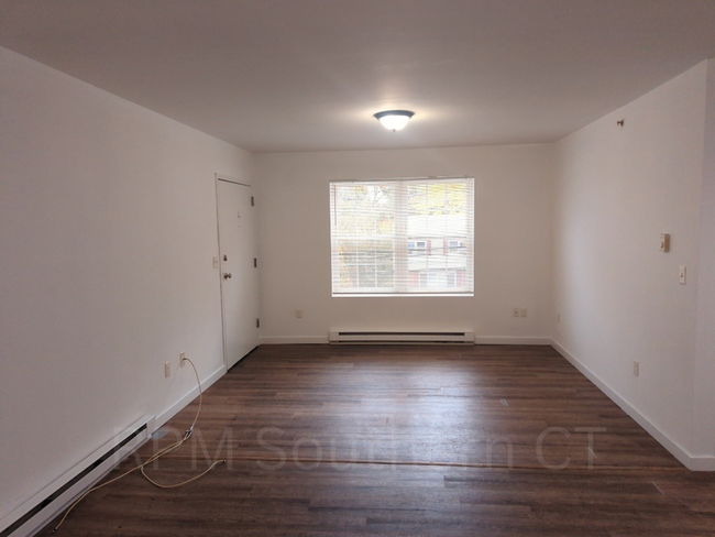 Building Photo - Charming 2-Bedroom, 1-Bathroom Rental Acce...