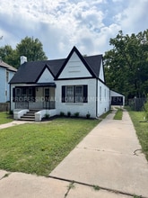Building Photo - 1221 N Pearce Ave