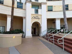 Building Photo - 610 Clematis St