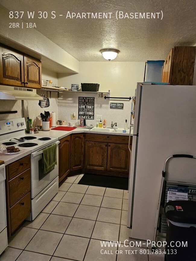 Building Photo - New Paint & Carpet 2 Bedroom Basement Apt ...