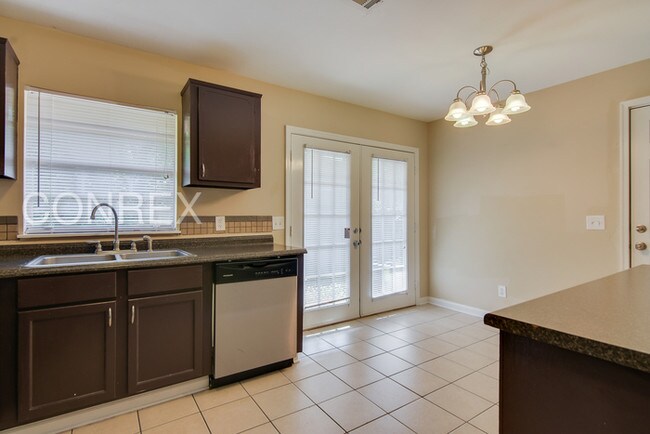 Building Photo - Move In Ready