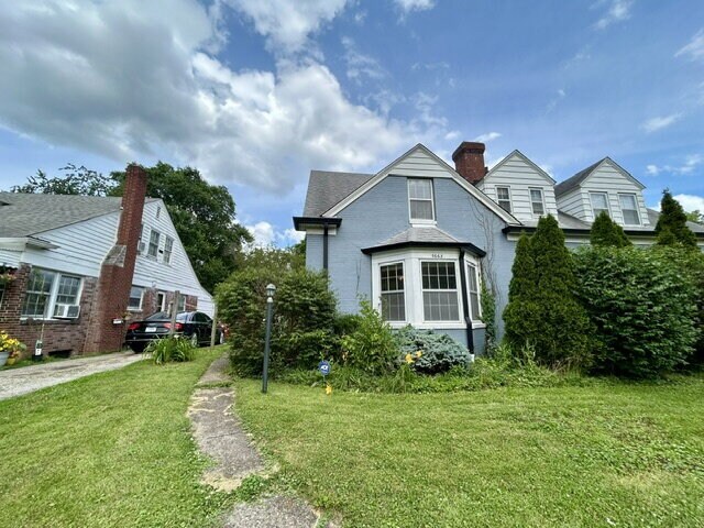 Building Photo - Elegant 2-Bedroom Duplex with Office Room in Broad Ripple