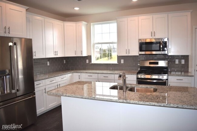 Building Photo - 3 br, 3.5 bath Townhome - 6 Gerhard Pl