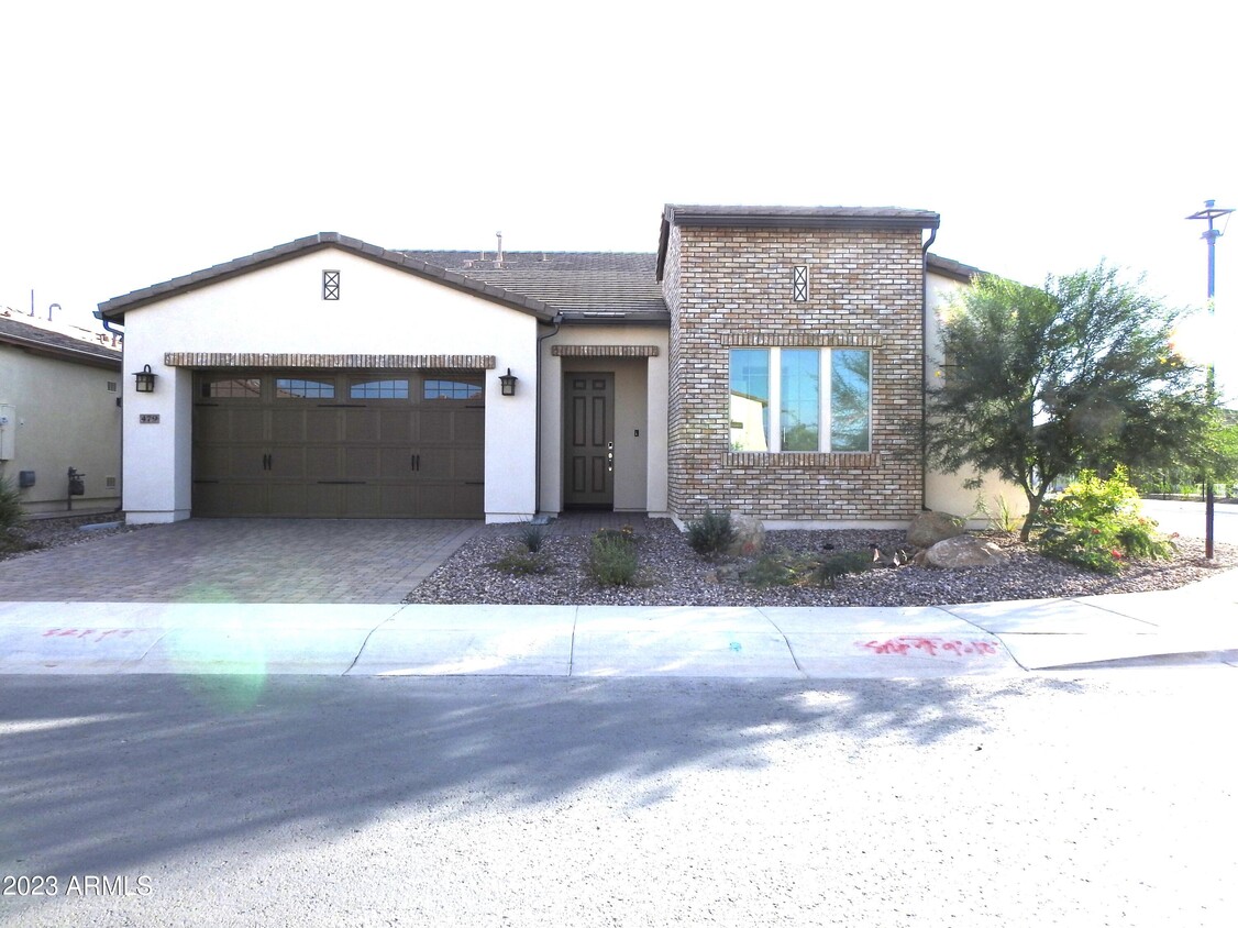 Primary Photo - 479 E Watermelon Ln