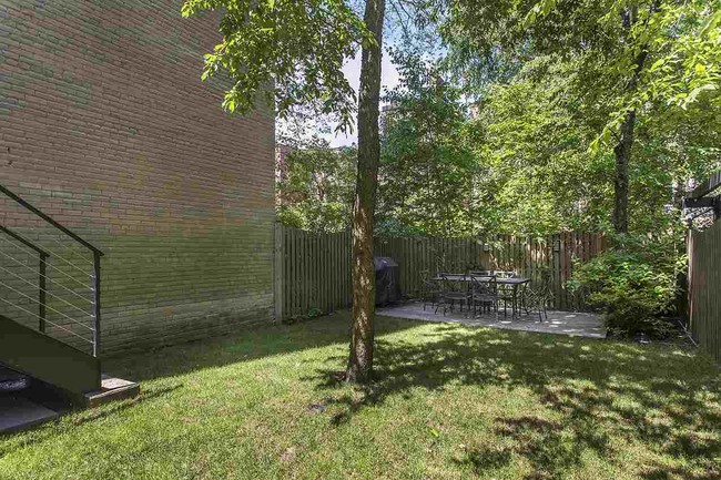 Building Photo - 926 Hudson St