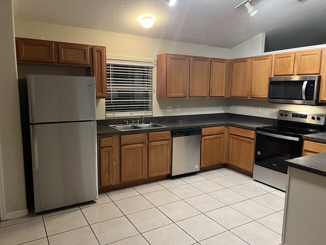 Photo - 145 Southampton Dr House