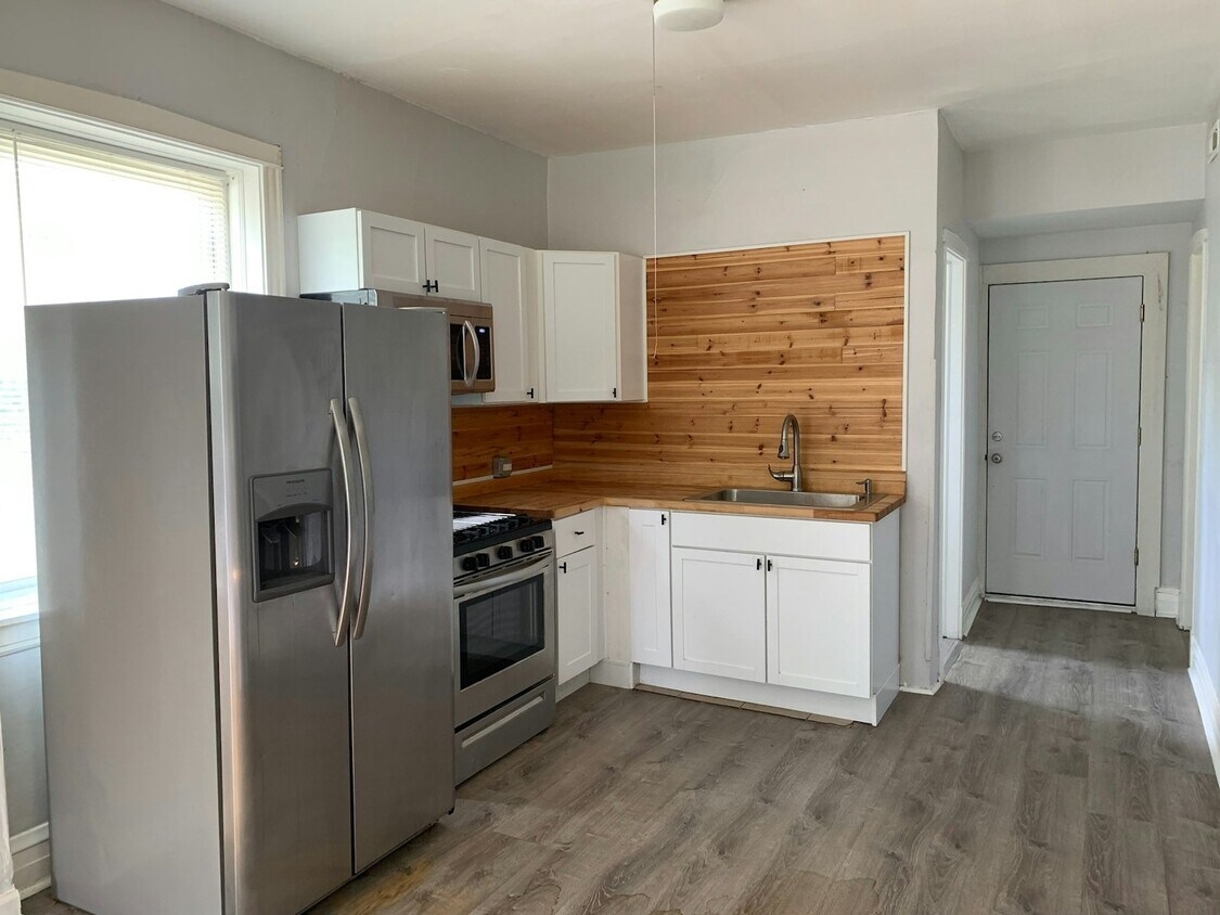 Foto principal - 1721 W 65th St