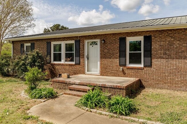 Building Photo - 386 Sandy Creek Rd