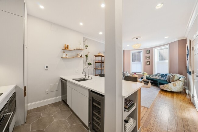 Foto del edificio - 108 E Brookline St