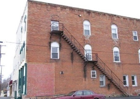 Building Photo - 100-104 W Main St