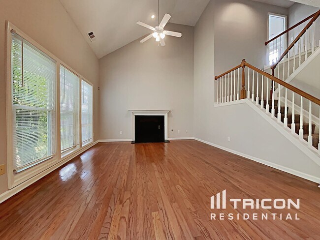 Foto del edificio - 2440 Lunetta Ln