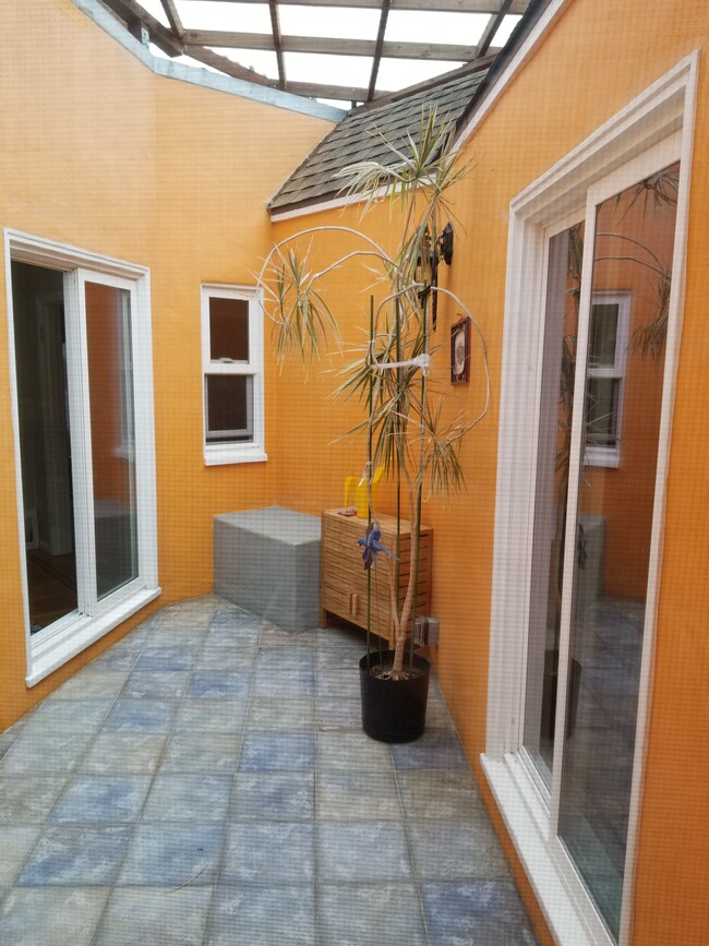 Enclosed Center Patio - 1475 31st Ave