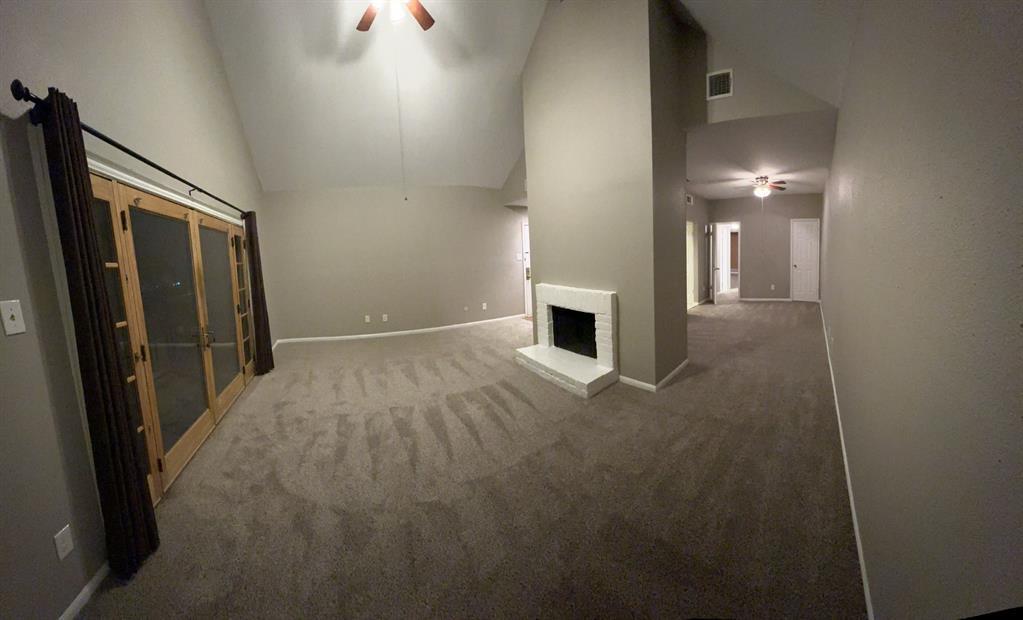 Primary Photo - 2100 Tanglewilde St