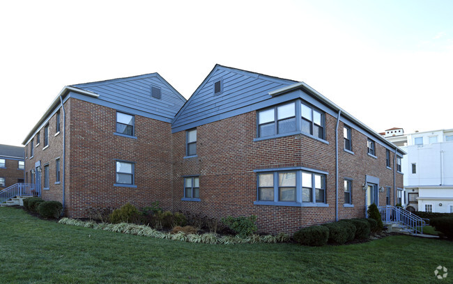 Foto del edificio - Deal Lake Village Condominium