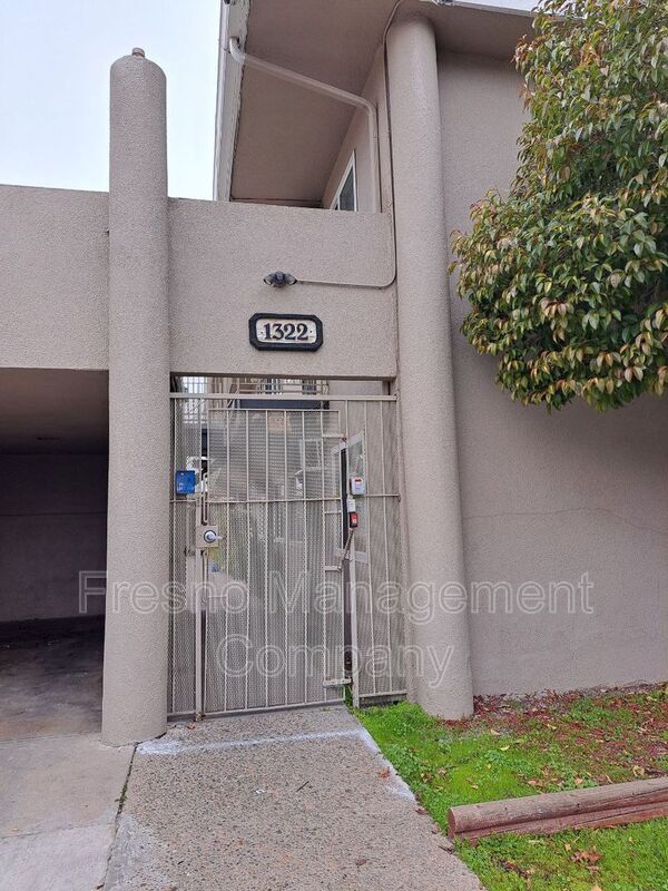 Building Photo - 1322 E Bulldog Ln