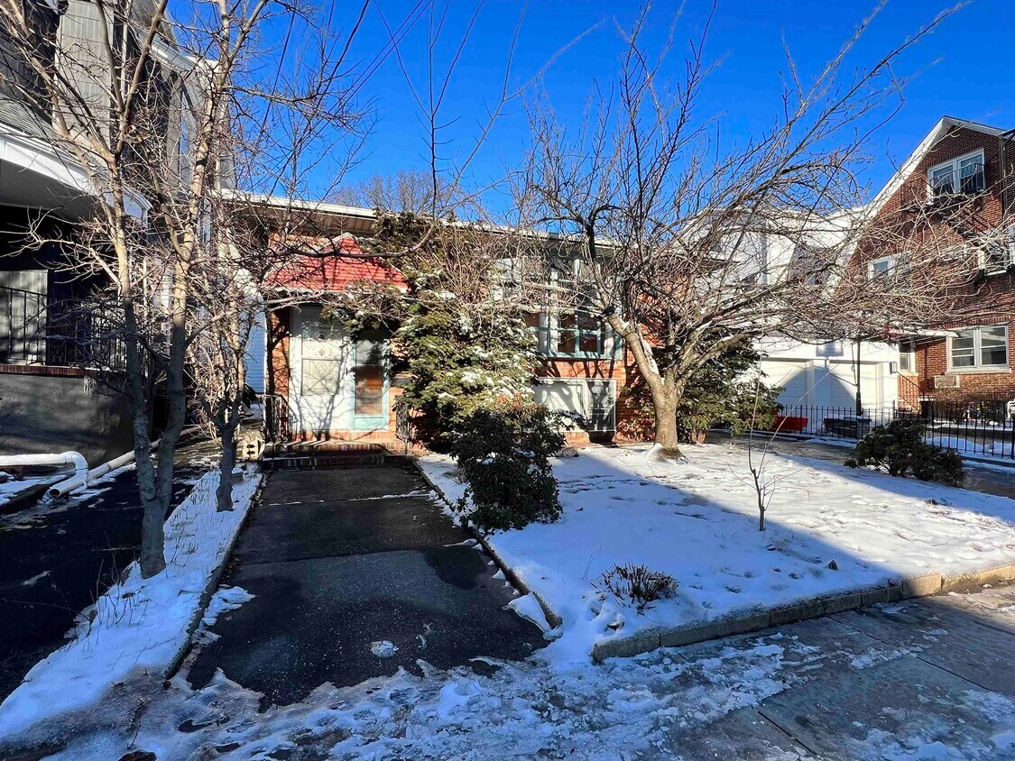 Primary Photo - 18 Bellevue St