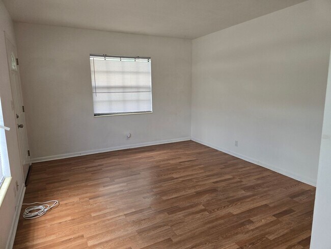 Foto del edificio - Well-Maintained 3-Bedroom Home with Workshop and Fenced Yard