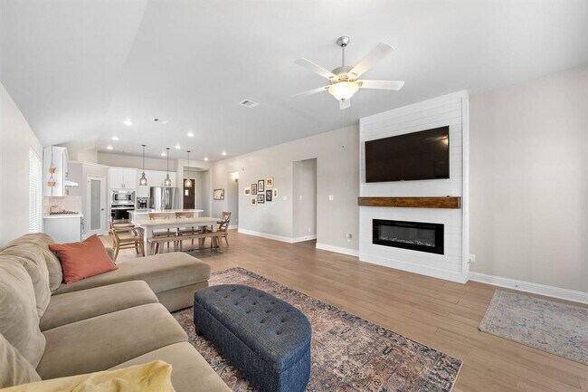Foto del edificio - 18219 Hayden Lakes Dr