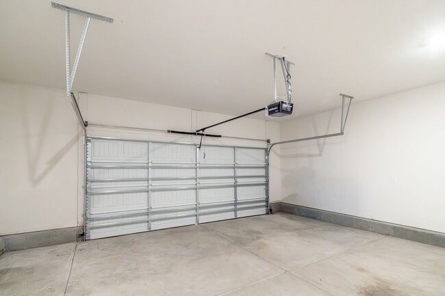 Building Photo - Warm & Welcoming Home in the Heart of Pineville!