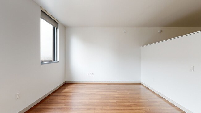 Interior Photo - 3033 Wilshire