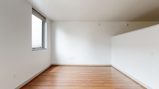 Interior Photo - 3033 Wilshire