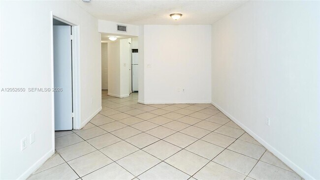 Foto del edificio - 6801 Harding Ave