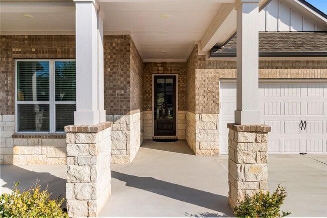 Building Photo - 1301 White Daisy Ln