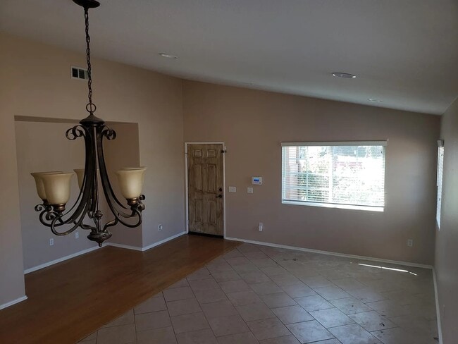 Building Photo - 27670 Hollyoak Way
