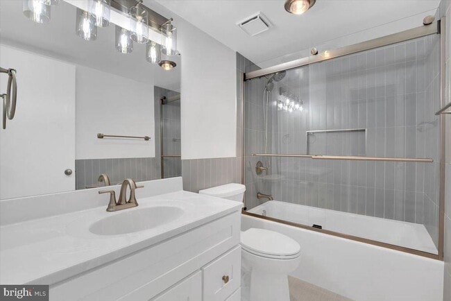 Building Photo - 309 Yoakum Pkwy